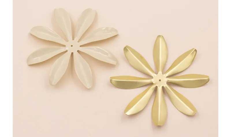 Flor grande 90mm Oro Mate y Esmalte Beige