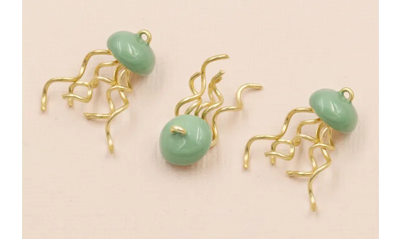 Medusa 10*4*25mm Esmalte verde Piedra