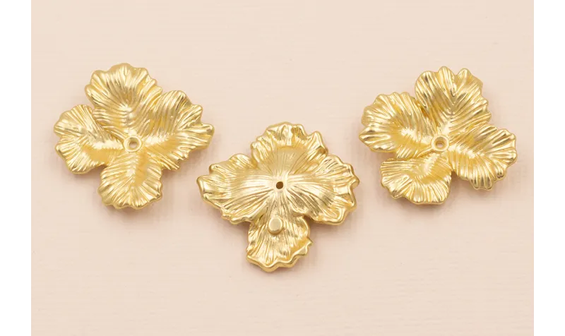 Flor Labrada 25*25mm Oro Mate