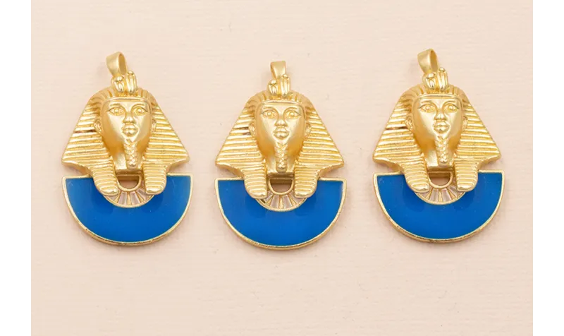 Colgante Efigie 30*22 Oro Mate y Azul Añil Colgante Efigie 30*22 Oro Mate y Azul Añil