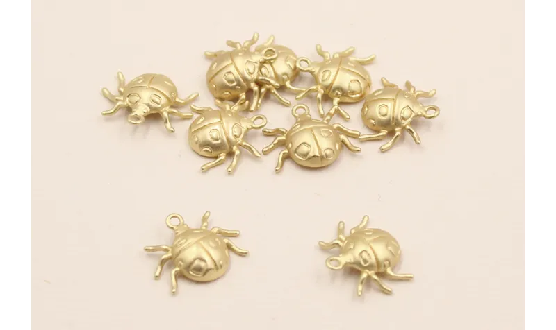 Colgante escarabajo pelotero 11*15*3mm Dorado Mate