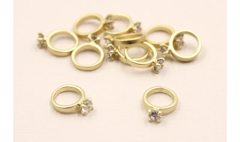 Anillo de 8mm con diamante de Cristal Dorado Mate