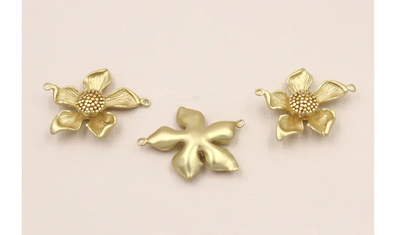 Colgante Flor 2 anillas 28*22*5mm Dorado Mate