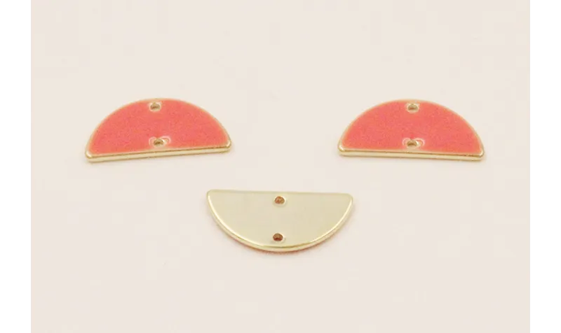 Cuenta Semicirculo de 15mm Dorado esmalte Coral