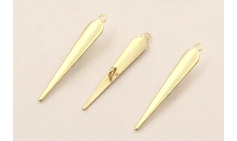 Colgante Cuña Dorada  23*5mm