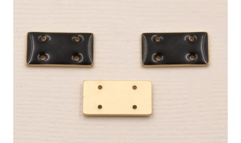 Cuenta Rectandulo Dorado Mate 15*7mm esmalte Negro