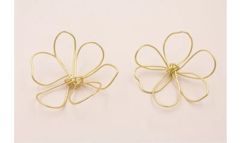 Flor Manual Hilo Latón 80mm Oro Mate