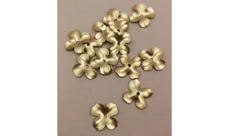 Pieza Flor 4 pétalos 17mm diámetro Oro Mate