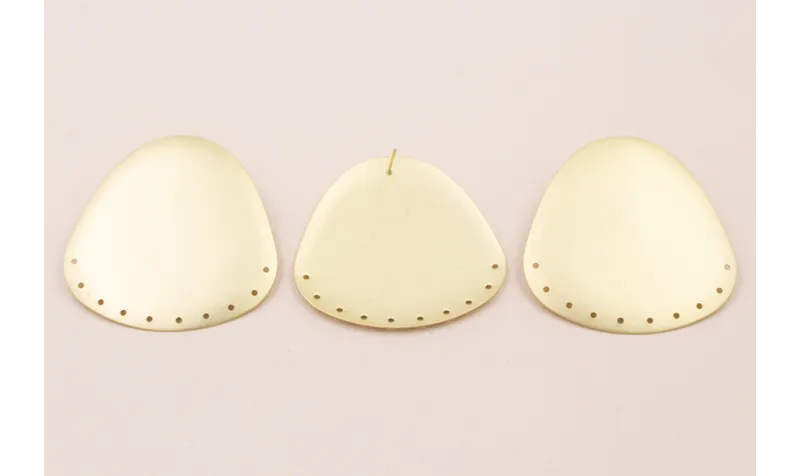 Pendiente Gota 10 agüjeros 55*50mm Oro Mate