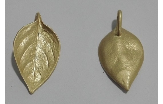 Colgante Hoja 21*11mm Oro Mate