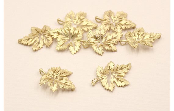 Hoja de Parra calada 25*21mm Oro Hoja de Parra calada 25*21mm Oro