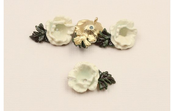 Pieza Flor 21*12mm esmalte manual Blanca y verde