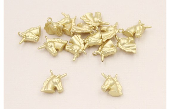 Colgante unicornio Dorado Mate 10*10*4mm