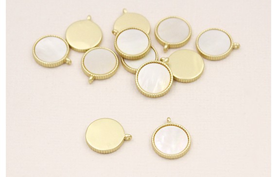 Disco Dorado Mate engarzado con Nacar 14mm