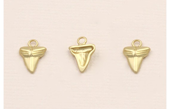 Colgante Diente Tiburón 10*7*2mm Dorado Mate