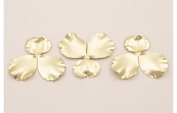 Cuenta Flor 3 Pétalos Oro Mate 40*35mm Cuenta Flor 3 Pétalos Oro Mate 40*35mm