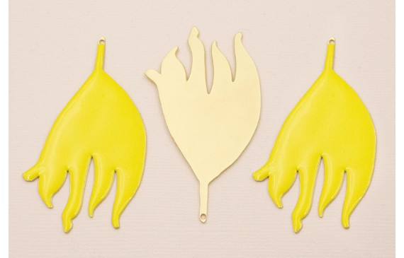 Flor esmaltada plana Amarilla 67*37mm Dorado Mate Flor esmaltada plana Amarilla 67*37mm Dorado Mate