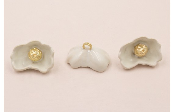 Flor Acampanada 30*20 Blanco Roto y Oro Mate