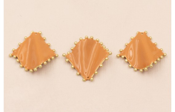 Colgante Rombo eslamtado con ribetes 26*26mm Ocre