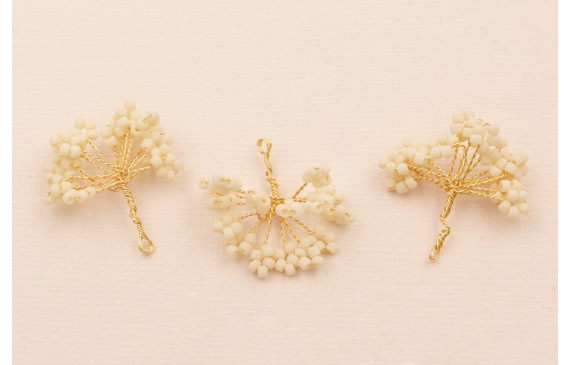 Ramillete 16 pétalos de Abalorio  20*20mm Crema