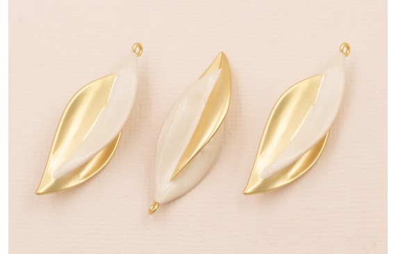 Colgante Hoja Bicolor 40*12mm Oro Mate y Beige