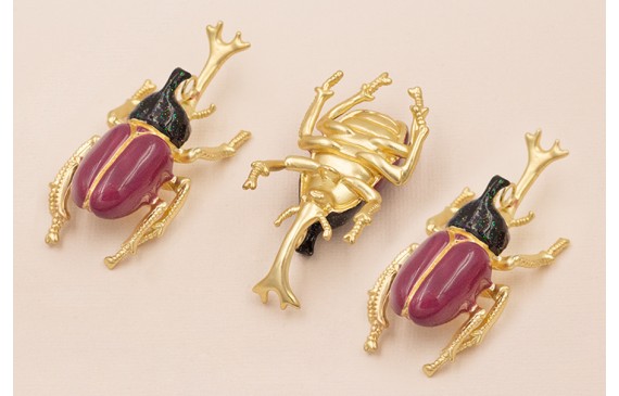 Escarabajo 60*30 Oro Mate, Negro y morado Escarabajo 60*30 Oro Mate, Negro y morado