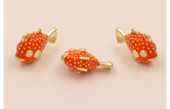 Colgante Pez Globo 20*13mm esmalte Coral Oro Mate