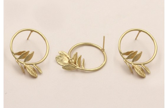 Pendiente Aro de 20mm con Rama Dorado Mate