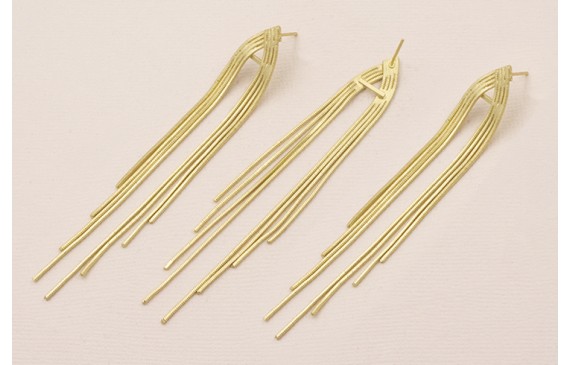 Pendiente Triangular Flecos 85*10mm dorado Mate Pendiente Triangular Flecos 85*10mm dorado Mate