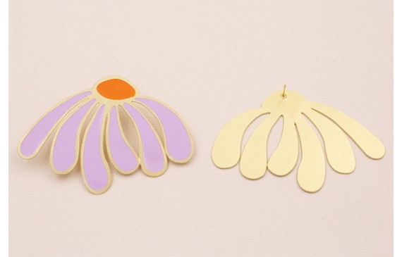 Pendiente pétalos Lila y Melocotón 70*50 Oro Mate Pendiente pétalos Lila y Melocotón 70*50 Oro Mate