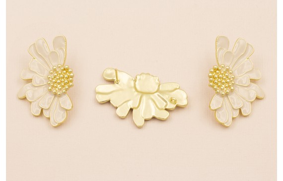 Pendiente Flor Oro Mate con Esmalte Beige