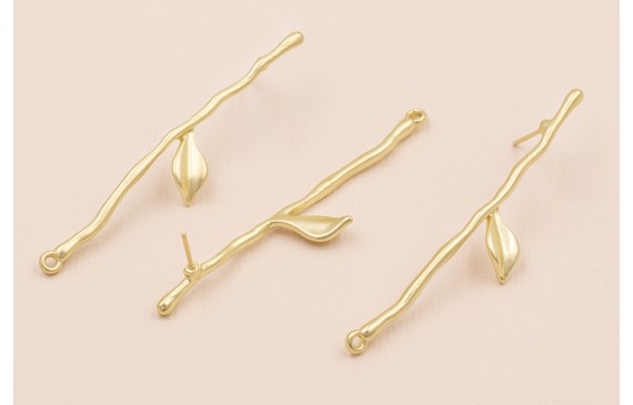 Pendiente Rama con Hoja 60mm Oro Mate Pendiente Rama con Hoja 60mm Oro Mate