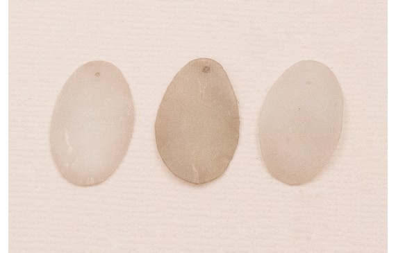 Ovalo 27*16mm Beige Mate rugoso