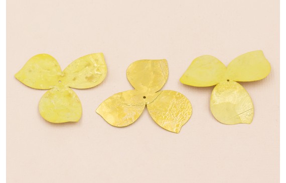 Flor 3 pétalos 35mm diametro Amarillo y Metal