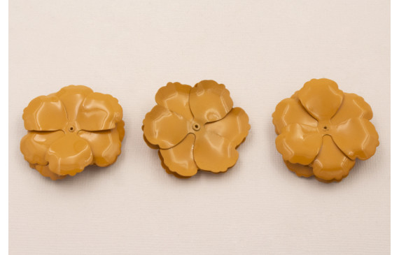 Flor sobrepuesta 42mm 4 capas Esmalte Arcilla