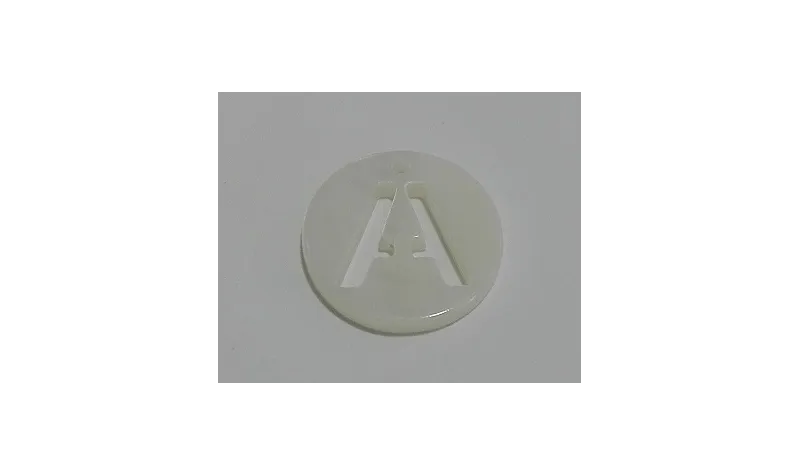 Letra calada 15mm Nacar A /Cuentas de  Nacar 