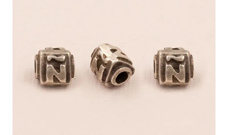LETRA Ñ 10*8mm / Cuentas Metálicas de Latón / Zamak