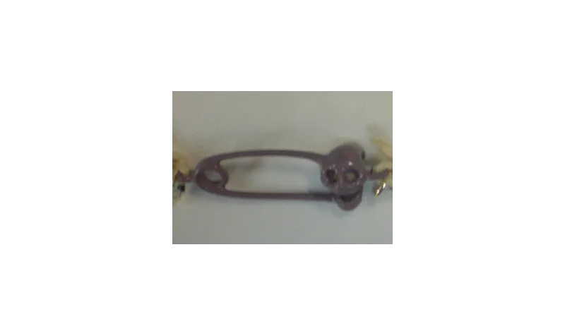 Imperdible calavera 18*5mm Color 3 / Cuentas Metálicas de Latón / Zamak