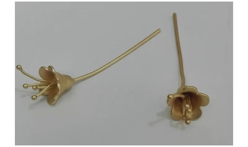 Pieza Flor estambres 15*10mm Oro Mate / Cuentas Metálicas de Latón / Zamak