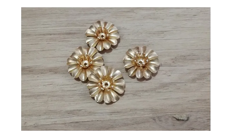 Cuenta Flor estambres 14mm Oro Mate / Cuentas Metálicas de Latón / Zamak
