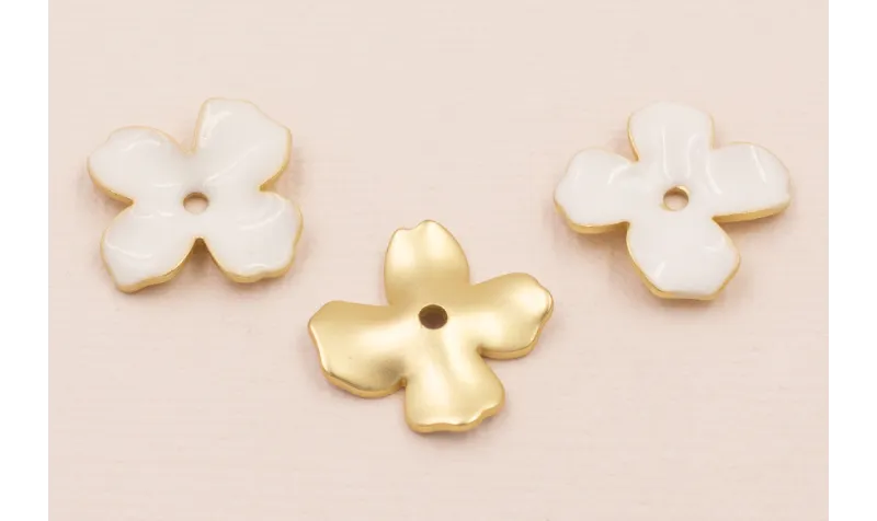 Pieza Flor 15mm esmaltada Blanca / Cuentas Metálicas de Latón / Zamak