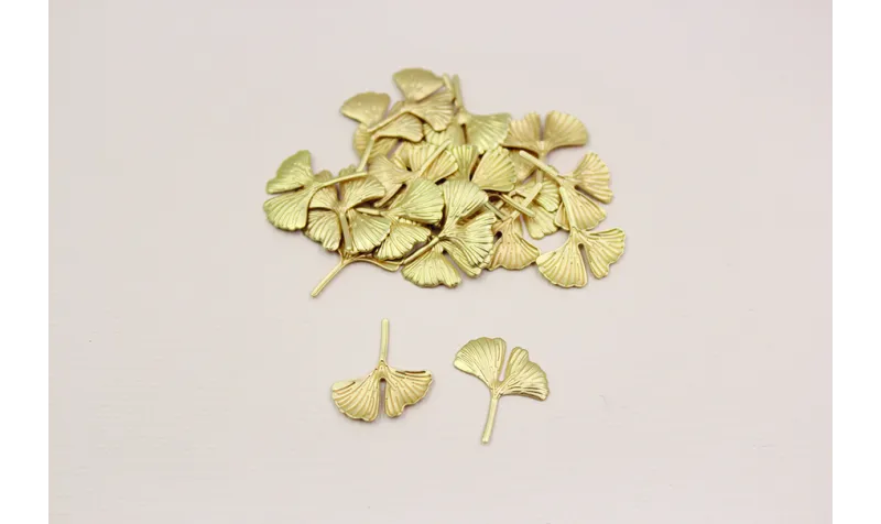 Cogante Hola Ginkgo 20*16 Oro Mate / Cuentas Metálicas de Latón / Zamak