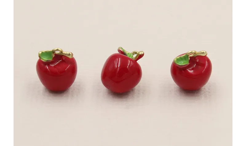 Colgante manzana 7*7mm diametro Roja y verde / Cuentas Metálicas de Latón / Zamak