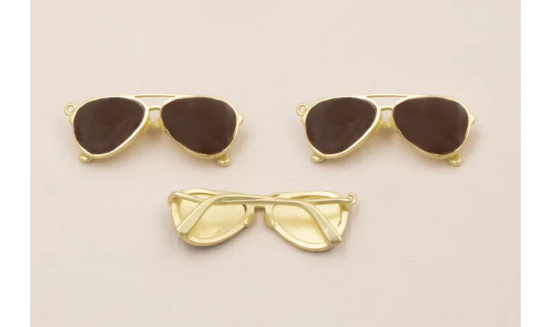 Colgante Gafas Sol 35*10mm Dorado Mate con Marrón / Cuentas Metálicas de Latón / Zamak