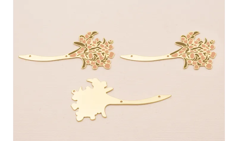 Pieza Ramo Flores Rosas 60*30 Oro Mate y Esmalte / Cuentas Metálicas de Latón / Zamak