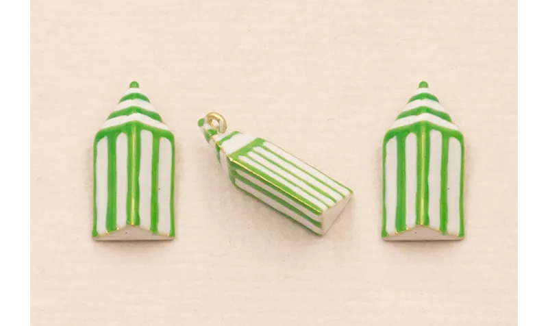 Colgante Caseta Playa 13*7*4mm Verde y Blanco / Cuentas Metálicas de Latón / Zamak