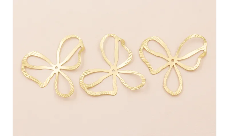 Flor 3 pétalos 58mm Dorado Mate / Cuentas Metálicas de Latón / Zamak