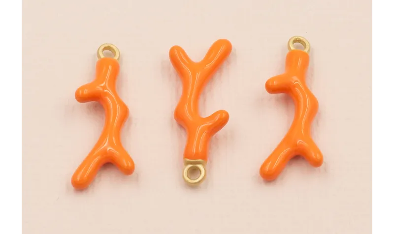 Colgante Coral 20*7mm Esmalte color Coral / Cuentas Metálicas de Latón / Zamak