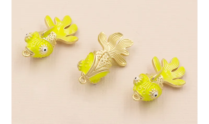 Pez Articulado 25*15mm Oro Mate y Lima / Cuentas Metálicas de Latón / Zamak