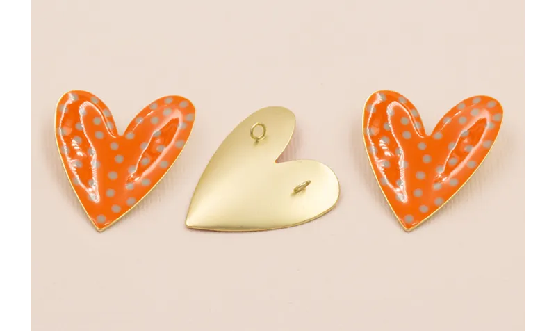 Colgante Corazón 35*30 Naranja y Motas Verdes / Cuentas Metálicas de Latón / Zamak